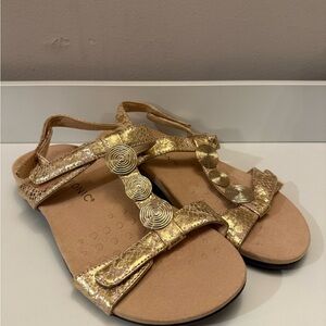 Vionic Gold Sandals women’s size 11